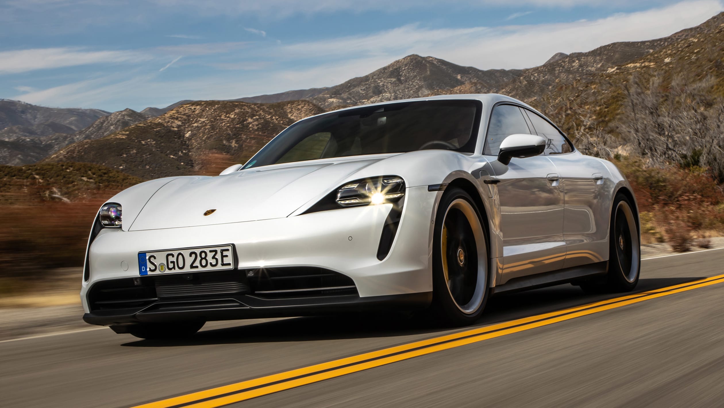 Первое впечатление от Porsche Taycan 4S: подробный обзор премиального электромобиля Колумб Трейд в Киеве, Украина Первое впечатление от Porsche Taycan 4S: подробный обзор премиального электромобиля