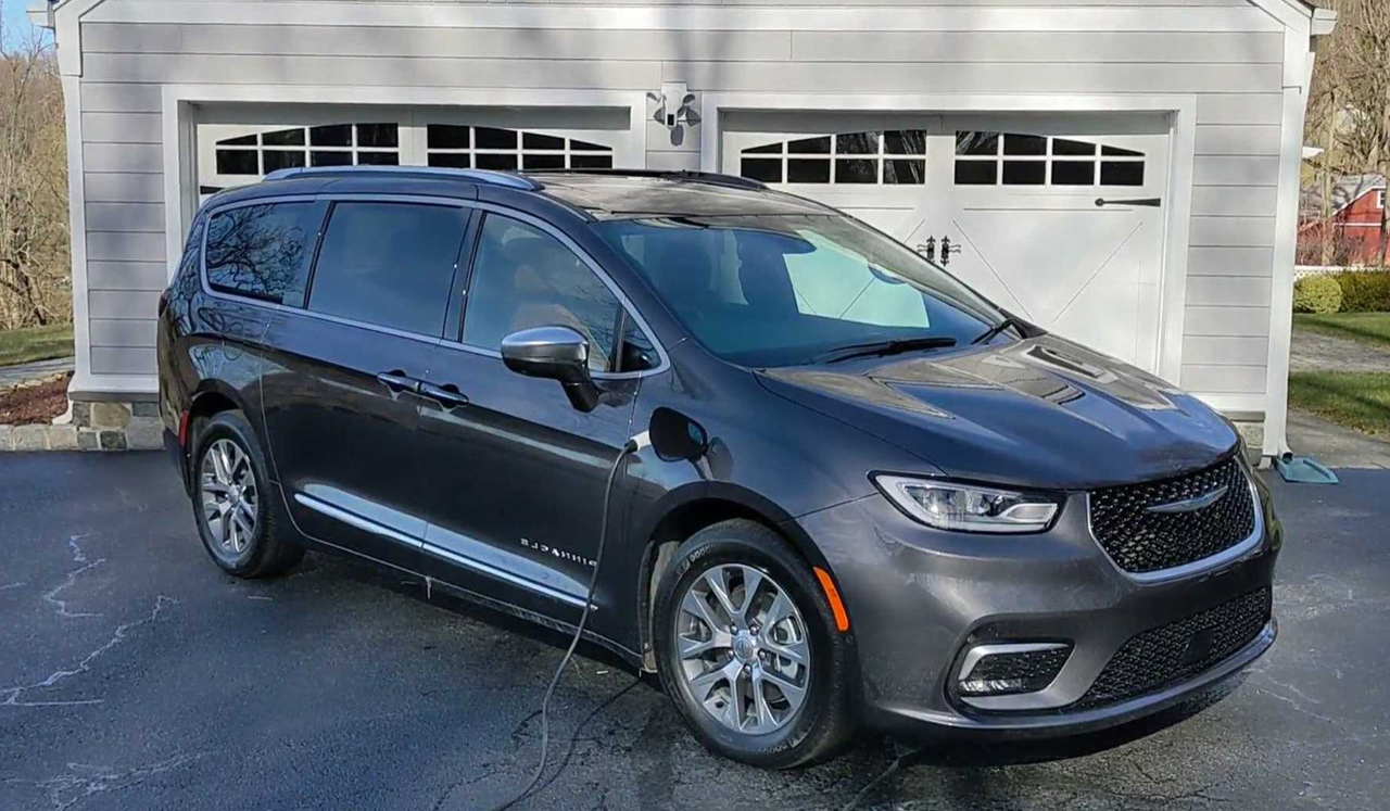Stellantis отзывает Chrysler Pacifica из-за риска возгорания - Колумб Трейд Украина Stellantis отзывает Chrysler Pacifica из-за риска возгорания - Колумб Трейд