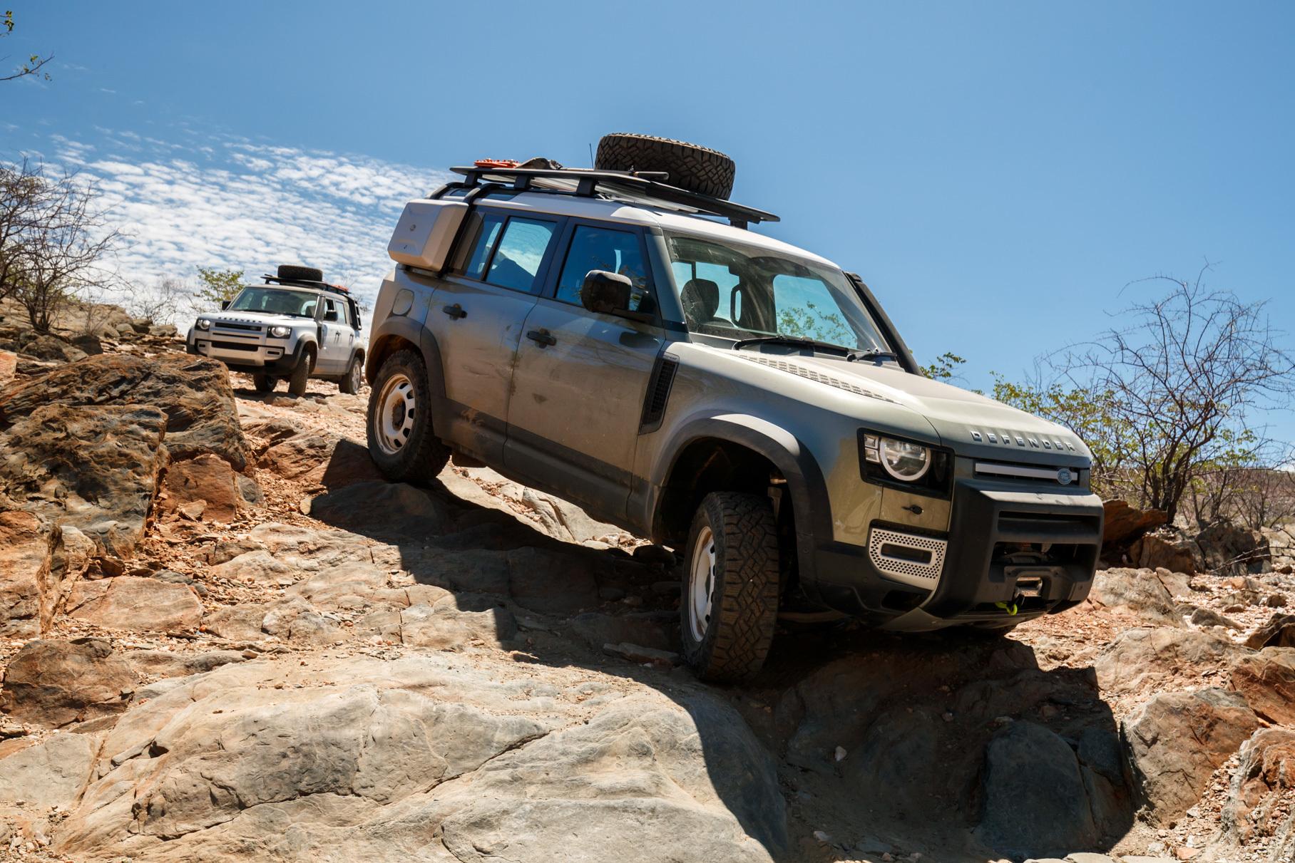 Внедорожник Land Rover Defender 110 – полный провал или прорыв для компании? Колумб Трейд в Киеве, Украина Внедорожник Land Rover Defender 110 – полный провал или прорыв для компании?