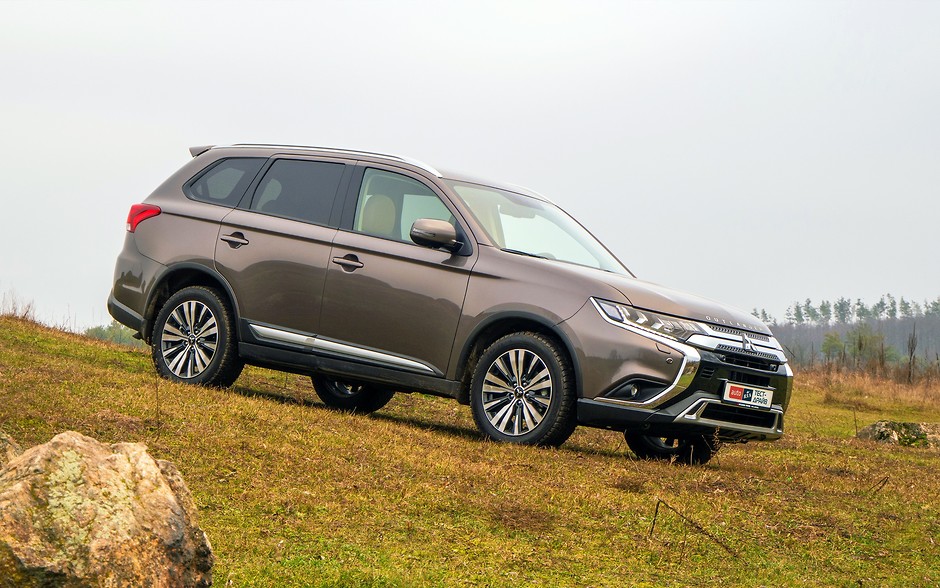 Знакомимся с обновленной семиместной вариацией машины Mitsubishi Outlander 2019 Колумб Трейд в Киеве, Украина Знакомимся с обновленной семиместной вариацией машины Mitsubishi Outlander 2019