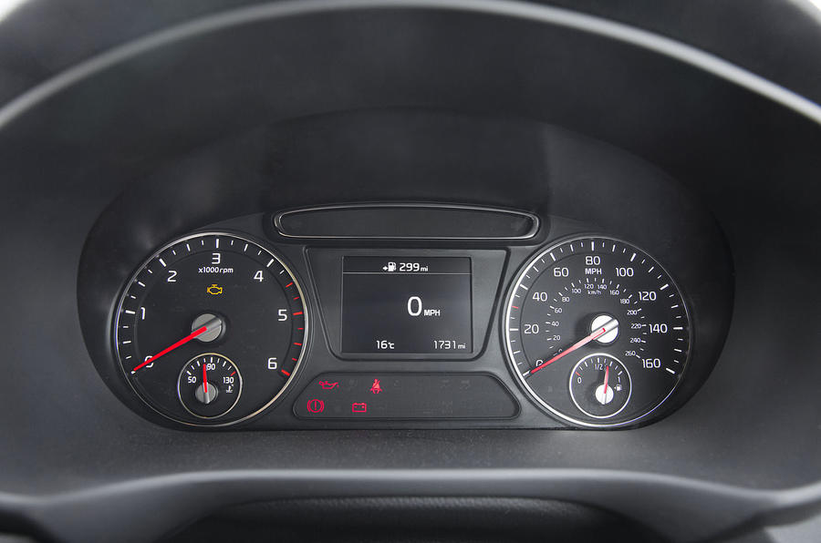 10-kia-sorento-2017-rt-instrument-cluster.jpg