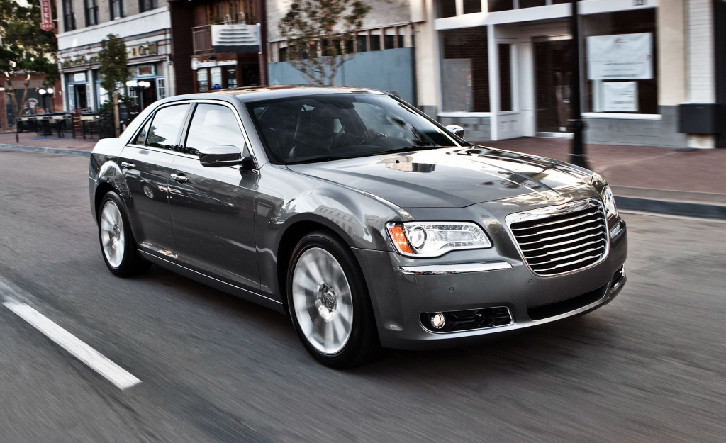 Chrysler 300 2011.jpg