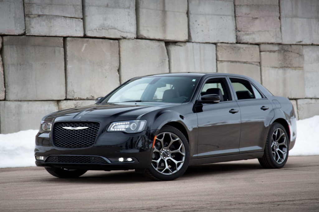 Chrysler 300 2015.jpg