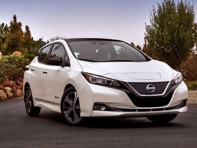 Nissan-Leaf-2017-493-show-995.jpg