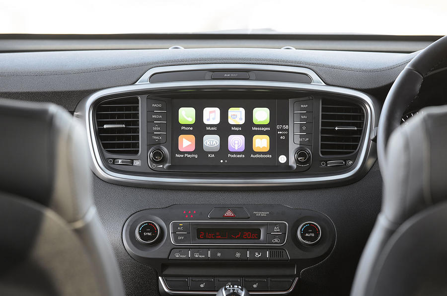 11-kia-sorento-2017-rt-infotainment-carplay.jpg
