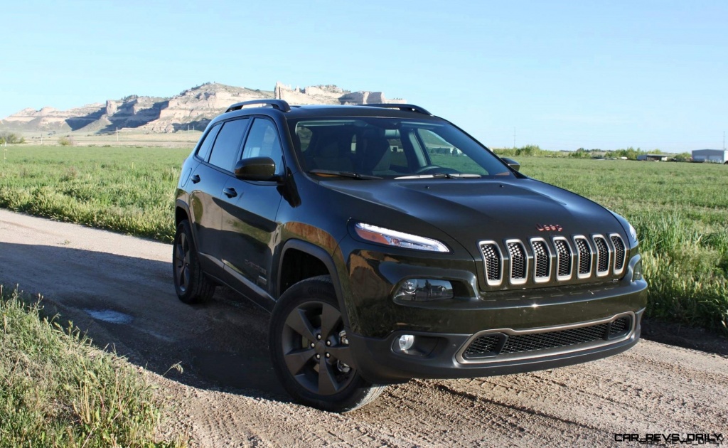 2016-Jeep-Cherokee-Exterior-4x45-75th-Anniversary-Edition-6.jpg