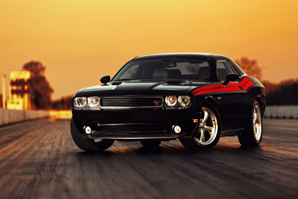 2011 Dodge Challenger RT 001.jpg