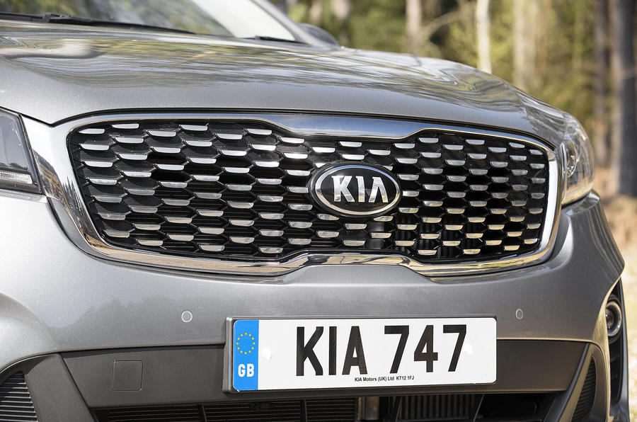 3-kia-sorento-2017-rt-kidney-grille.jpg