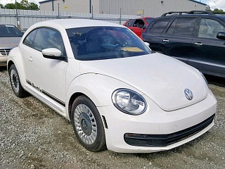 VOLKSWAGEN BEETLE 2013