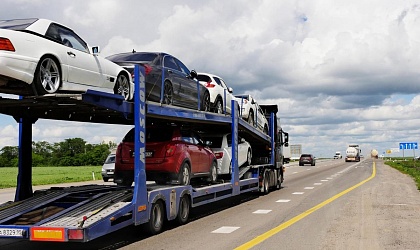 Доставлення авто автовозом і евакуатором з портів України