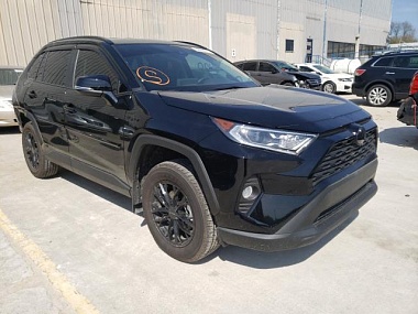 TOYOTA RAV4 XLE 2021