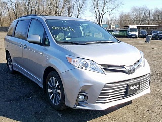 TOYOTA SIENNA XLE 2018