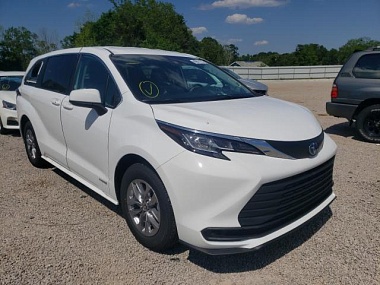 TOYOTA SIENNA LE 2021