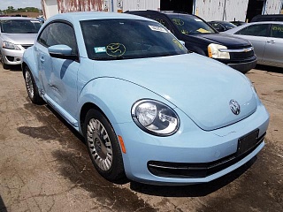 VOLKSWAGEN BEETLE 2013