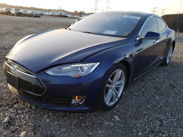Tesla Model S 2015