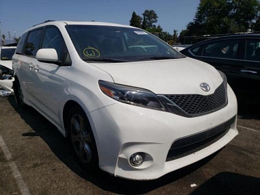 2017 TOYOTA SIENNA SE