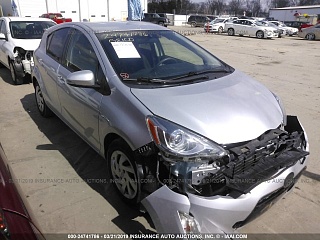   TOYOTA PRIUS C, 2015