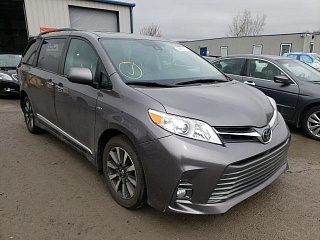 TOYOTA SIENNA XLE 2018