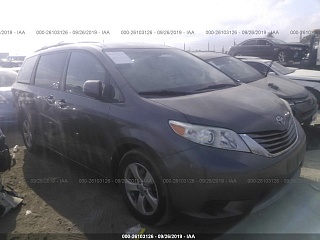 TOYOTA SIENNA LE, 2015