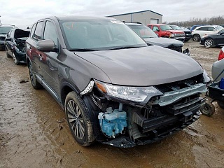 MITSUBISHI OUTLANDER SE 2019