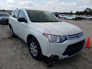 MITSUBISHI OUTLANDER ES 2015