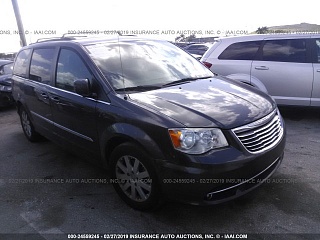 CHRYSLER TOWN & COUNTRY LIMITED, 2016